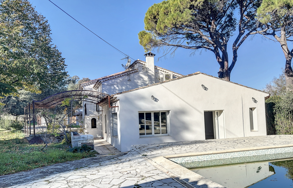VILLA ET DEPENDANCE A DRAGUIGNAN - 755 000€