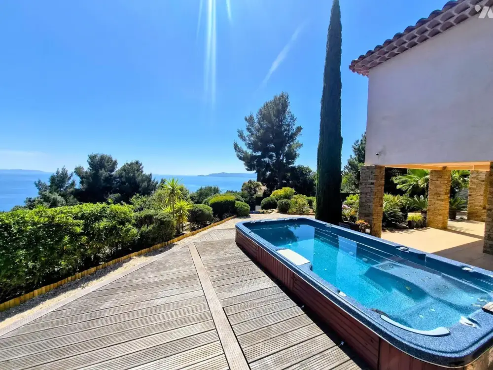 Le Lavandou (103) - Vente villa 8 pièces 240.69 m² -  3 150 000 € 