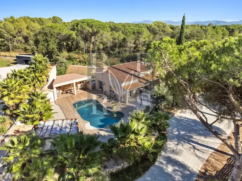 Le Cannet-des-Maures (83) - Vente villa 6 pièces 200 m² - 799 000 € 