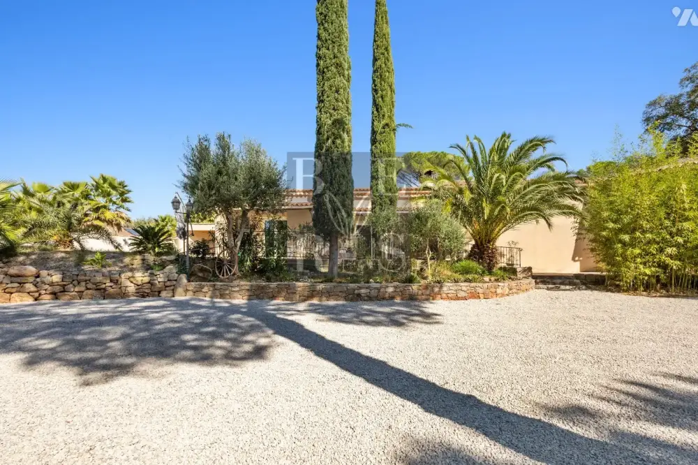 Le Cannet-des-Maures (86) - Vente villa 6 pièces 200 m² - 799 000 € 