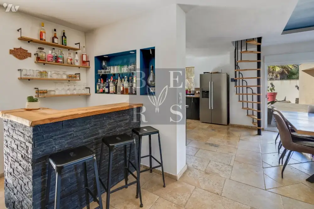 Le Cannet-des-Maures (92) - Vente villa 6 pièces 200 m² - 799 000 € 