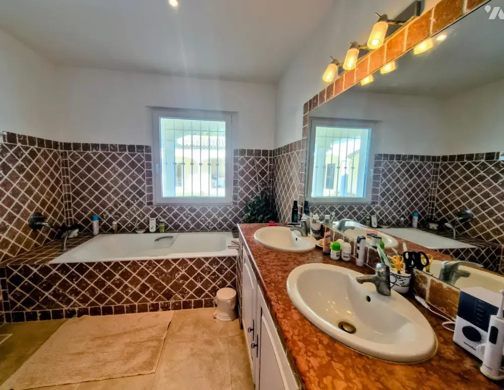 Draguignan (101) - Vente villa 7 pièces 260 m² - 1 365 000 € 
